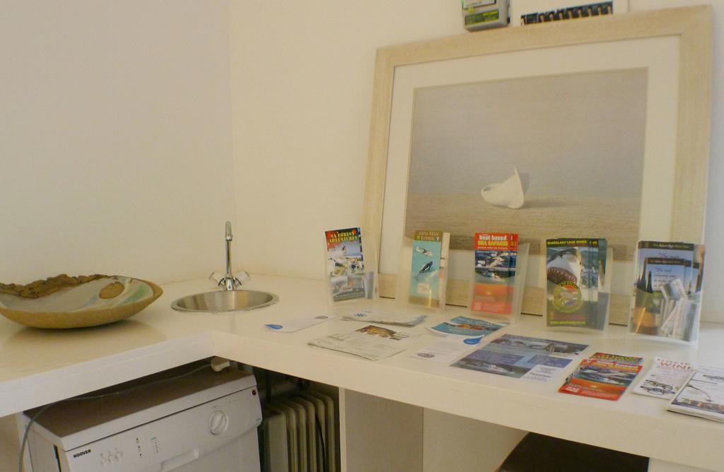Bamboo Beach Seaside House Hotel Hermanus Bagian luar foto
