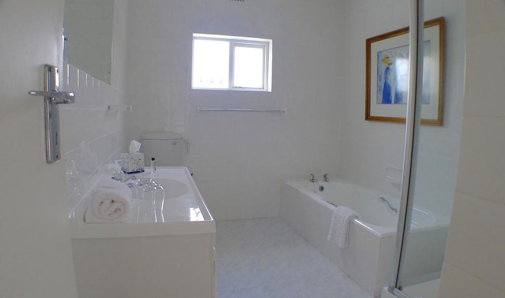 Bamboo Beach Seaside House Hotel Hermanus Bagian luar foto